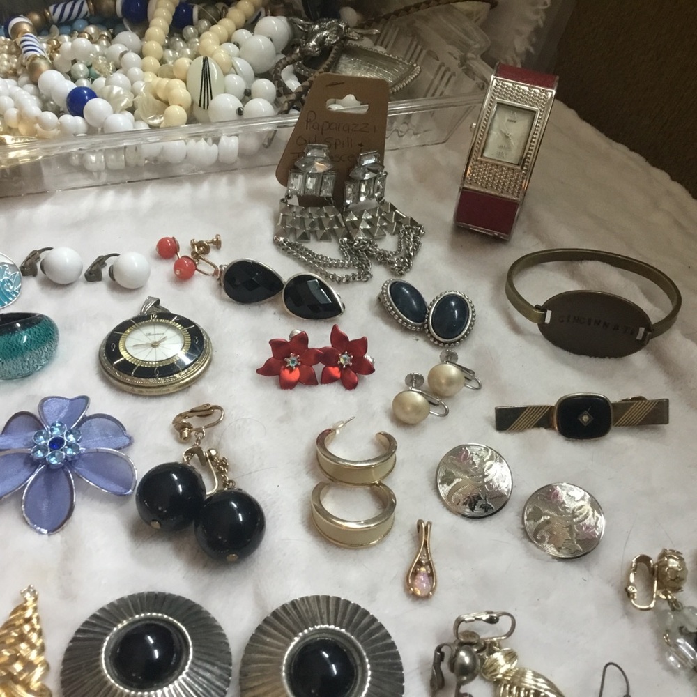 4.24 lb Costume Jewelry Bulk
Vintage, Modern, Designer, Unbranded 🌼 Resellers - Picture 8 of 15